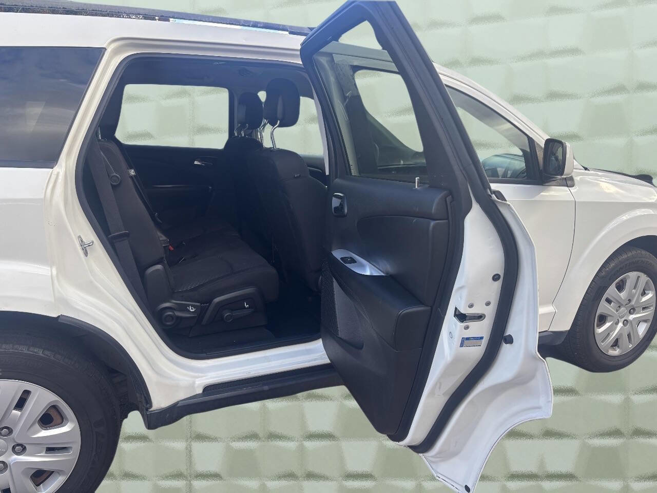 Used 2019 Dodge Journey SE w/ Connectivity Group image 18