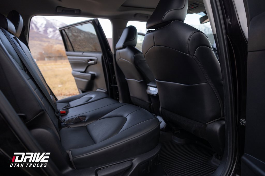 Used 2021 Toyota Highlander XLE image 19