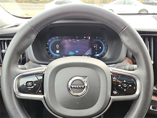 Used 2024 Volvo XC60 B5 Plus image 17