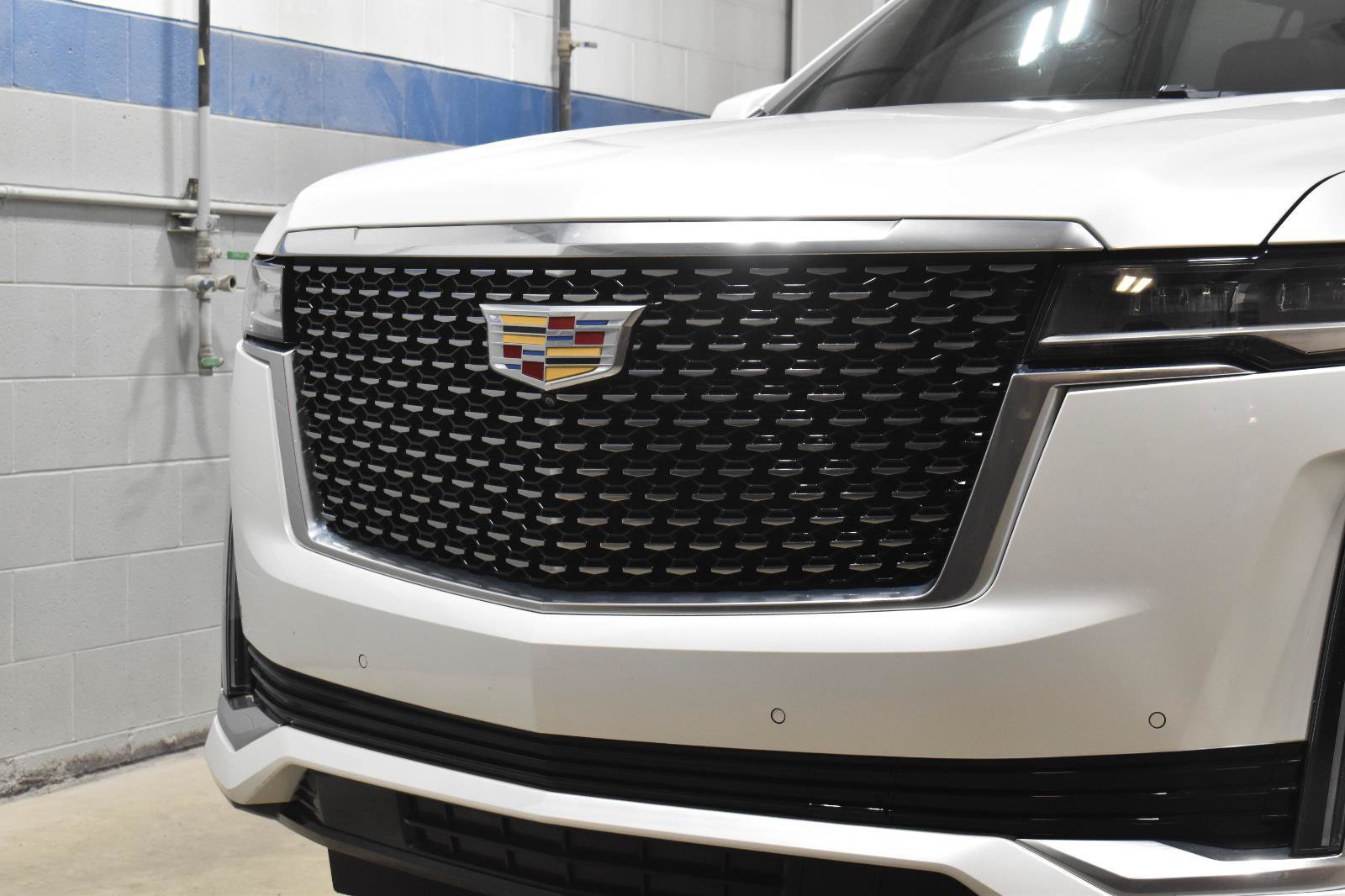 Used 2023 Cadillac Escalade ESV Premium Luxury w/ LPO, Floor Liner Package AWD/4WD image 34