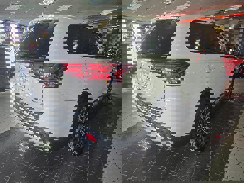 Used 2019 Mitsubishi Outlander SE image 4