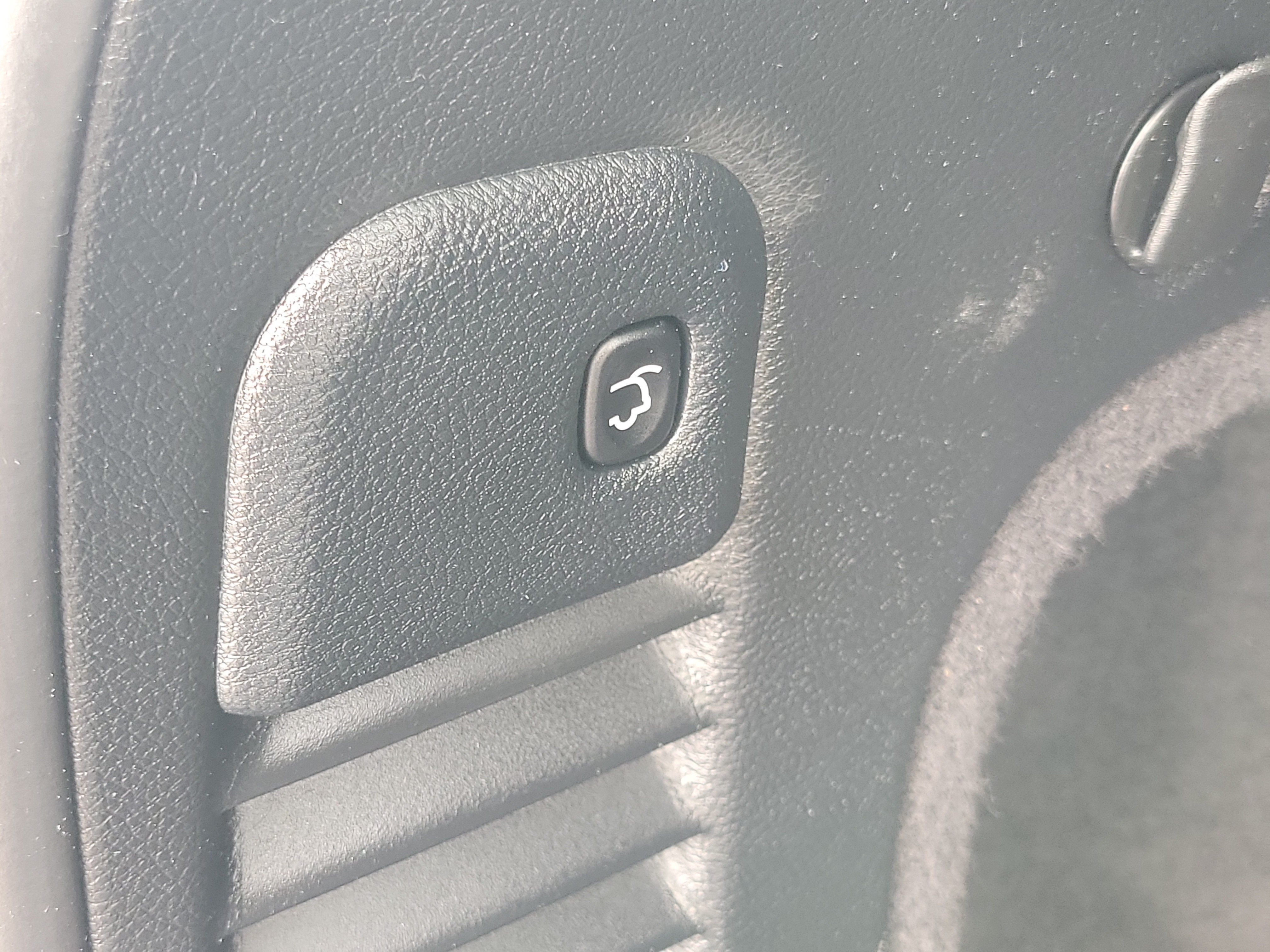 Used 2020 Jeep Grand Cherokee Altitude AWD/4WD image 13