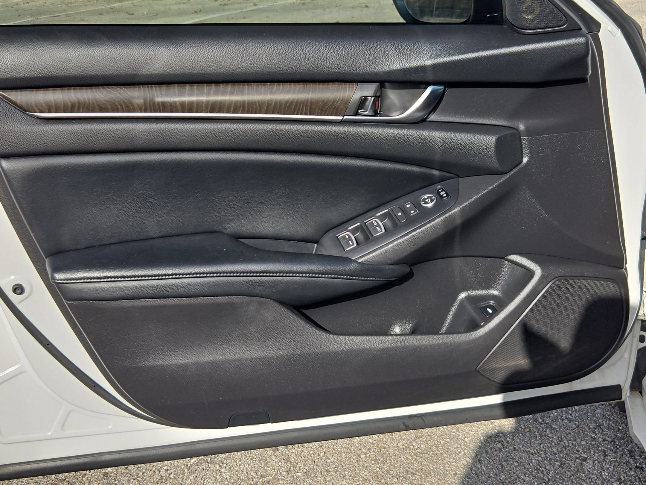 Used 2018 Honda Accord EX image 10