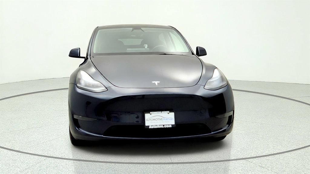 Used 2024 Tesla Model Y Long Range RWD image 2