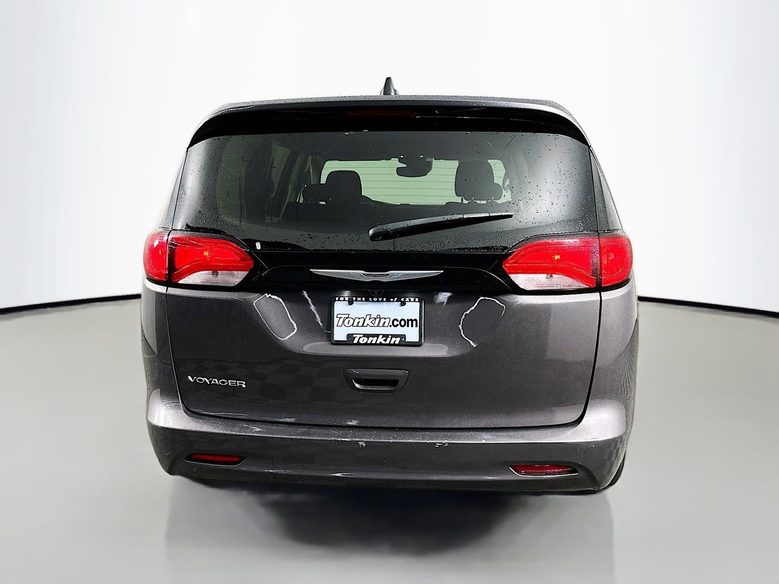 Used 2023 Chrysler Voyager LX image 7