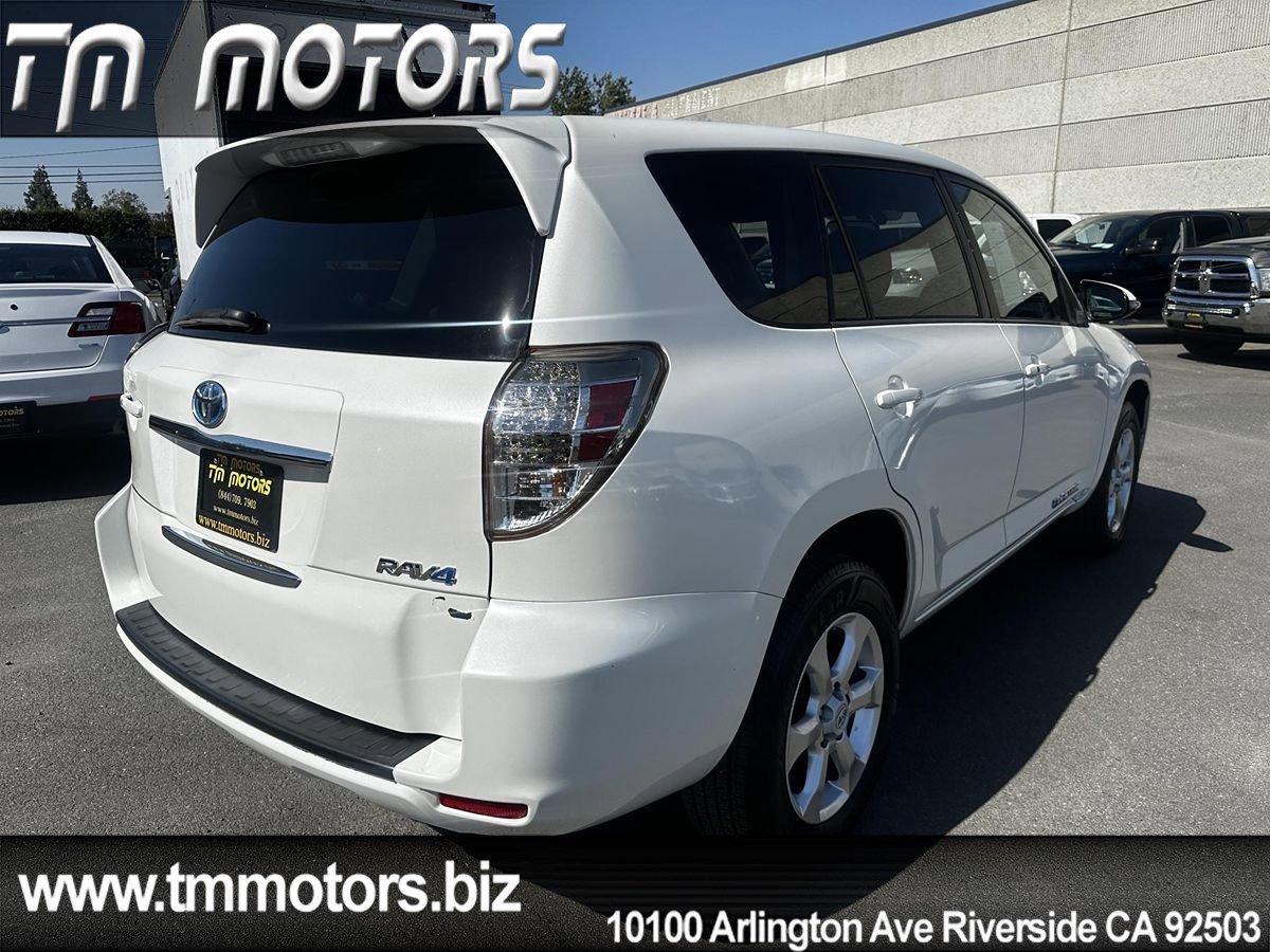 Used 2013 Toyota RAV4 EV FWD image 22