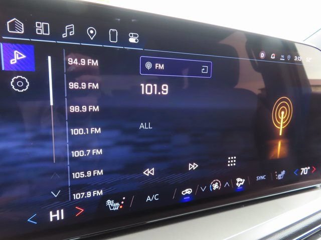 Used 2025 Chevrolet Traverse LT AWD/4WD image 18