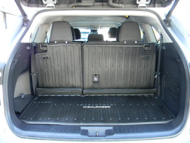 Used 2022 Toyota Highlander LE AWD/4WD image 20