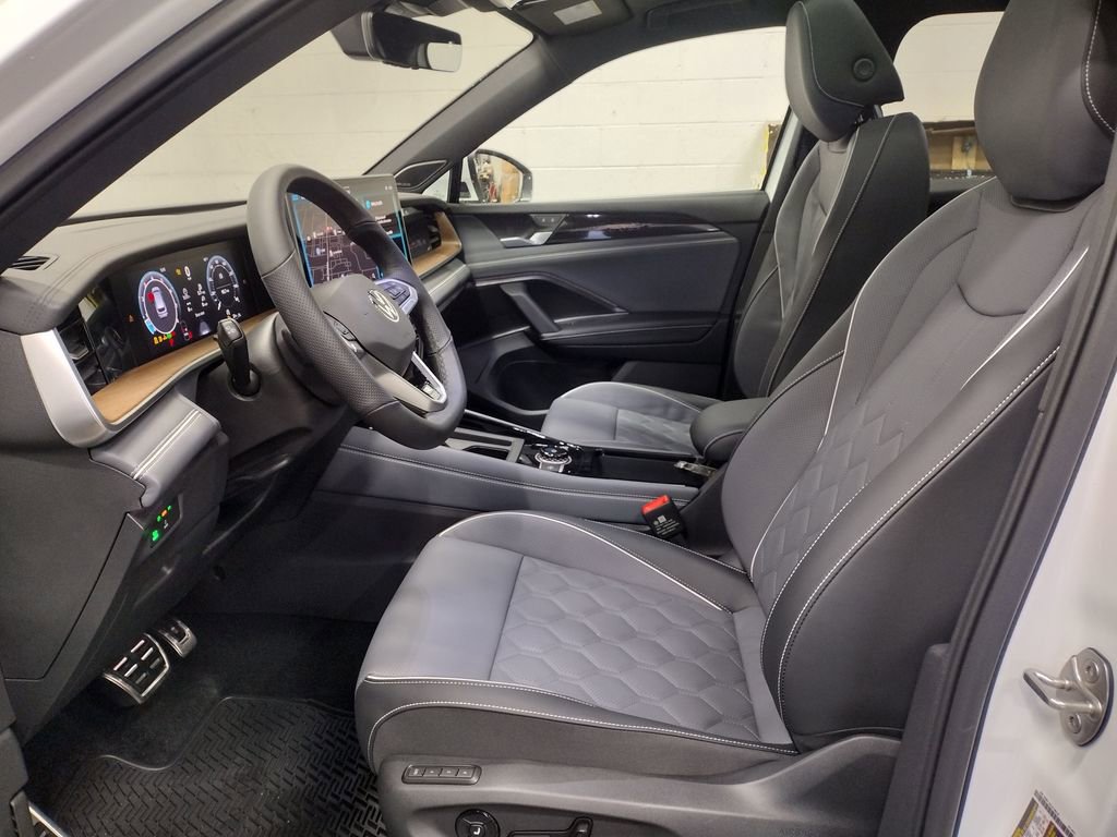 New 2026 Volkswagen Tiguan SEL R-Line image 24