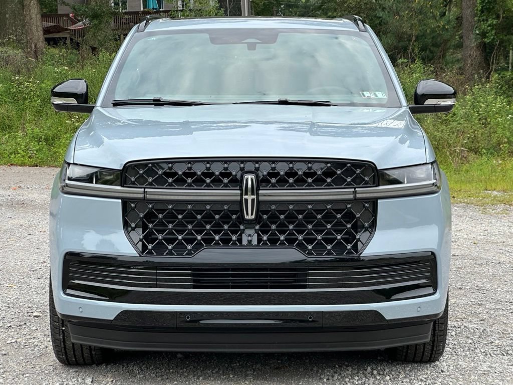 New 2027 Lincoln Navigator Reserve w/ Jet Appearance Package AWD/4WD image 32