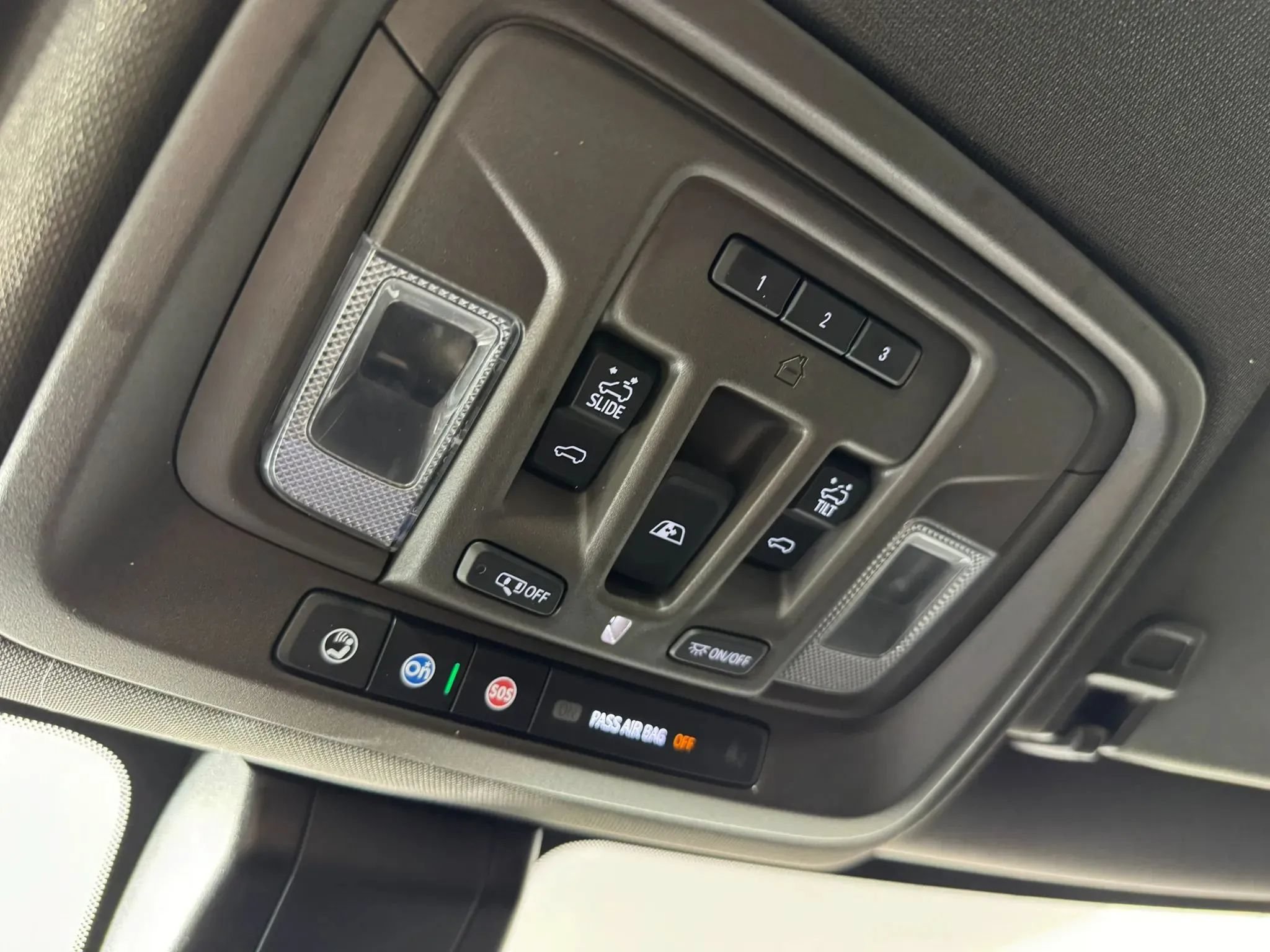 Used 2022 GMC Sierra 2500 Denali w/ Denali Ultimate Package AWD/4WD image 27