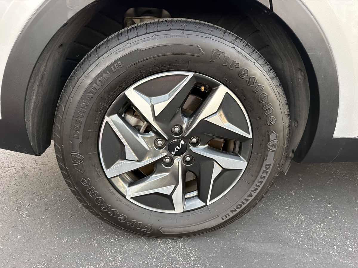 Used 2022 Kia Sorento S FWD image 31