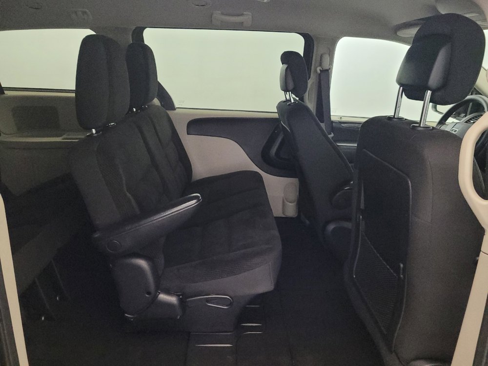 Used 2018 Dodge Grand Caravan SE FWD image 19