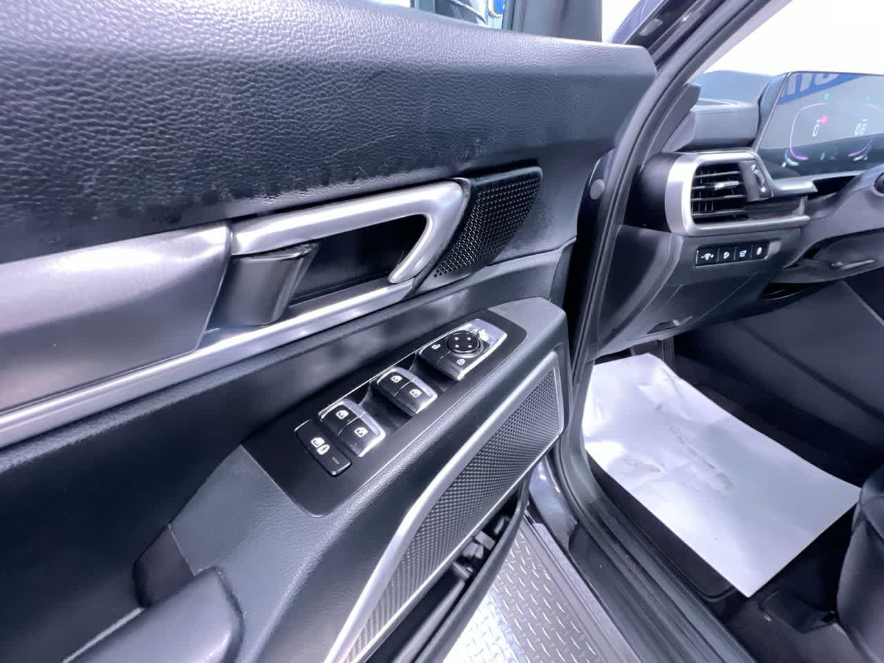 Used 2025 Kia Telluride S FWD image 12