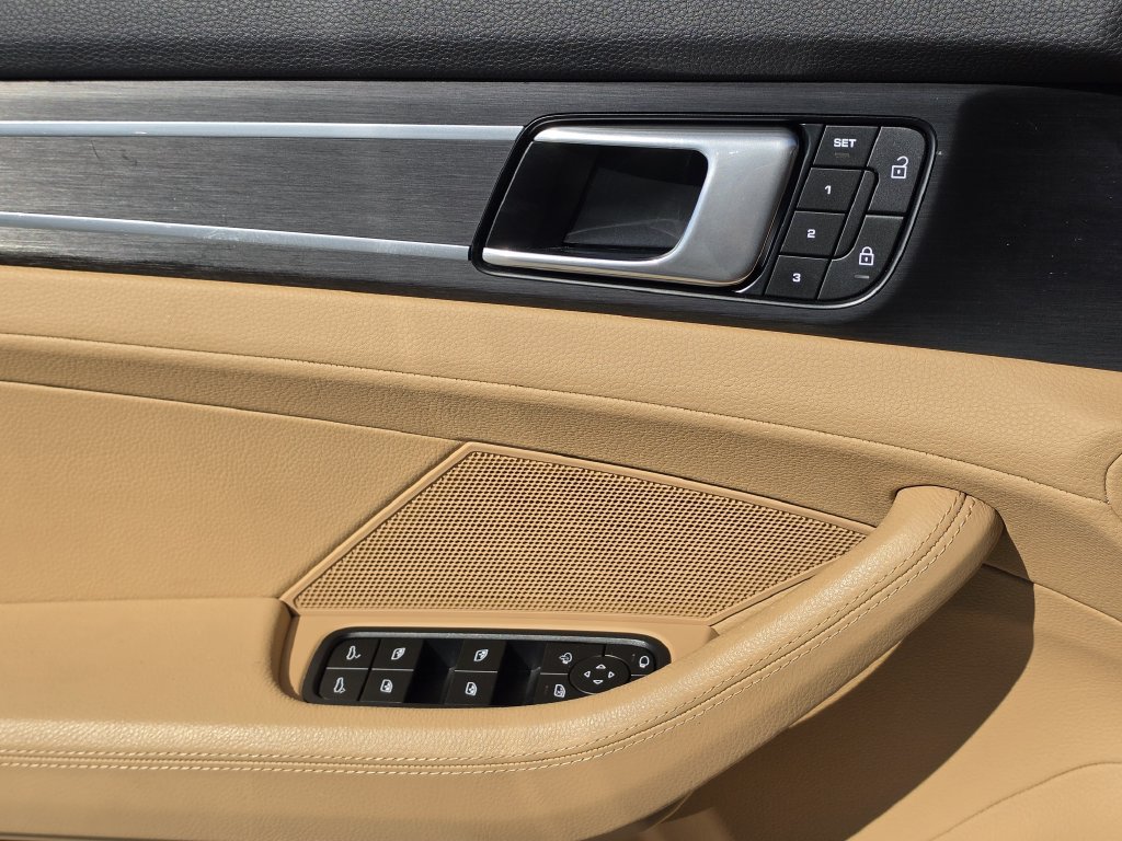 Certified 2023 Porsche Panamera Platinum Edition RWD image 15