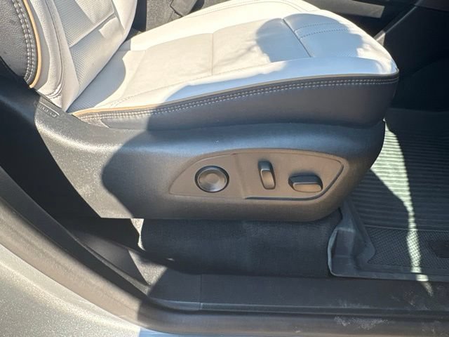 Used 2026 Chevrolet Traverse High Country AWD/4WD image 48