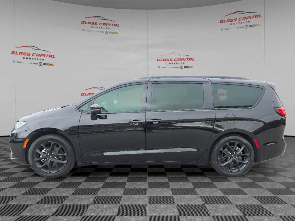 Used 2024 Chrysler Pacifica Limited w/ S Appearance Package FWD image 4