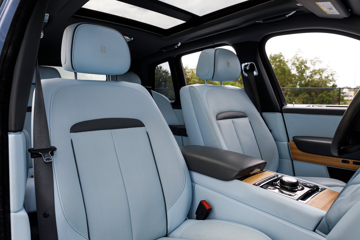Certified 2019 Rolls-Royce Cullinan AWD/4WD image 35