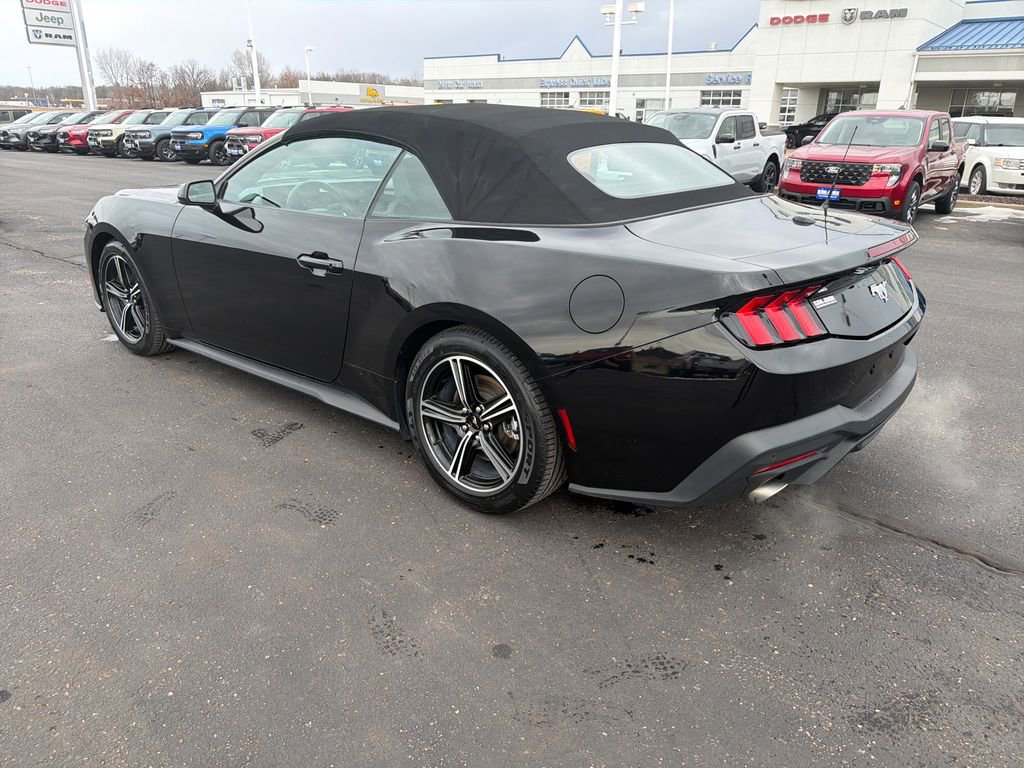 Used 2024 Ford Mustang Convertible image 3