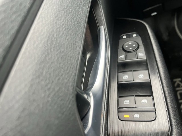 Certified 2025 Nissan Kicks SV image 22