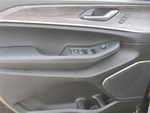 New 2025 Jeep Grand Cherokee Limited w/ Luxury Tech Group II image 16