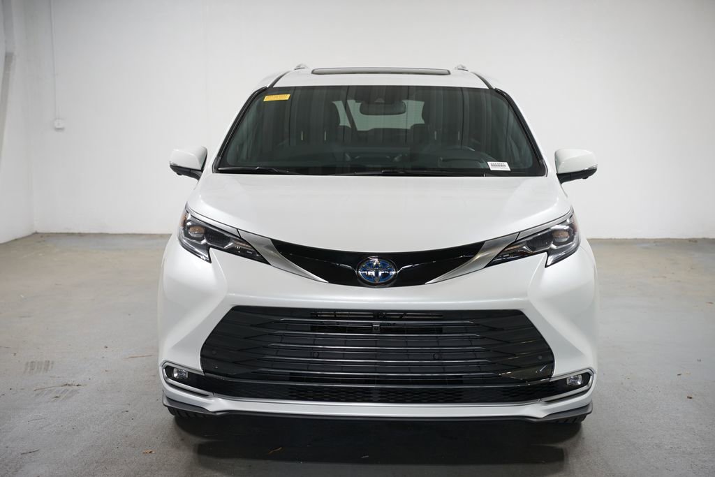 Certified 2025 Toyota Sienna Platinum FWD image 2