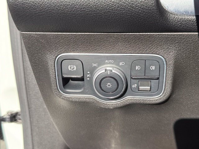 Used 2021 Mercedes-Benz GLB 250 4MATIC image 18