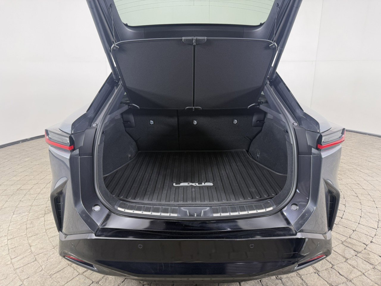 Used 2024 Lexus RZ 300e Premium w/ Accessory Package (Z1) image 7