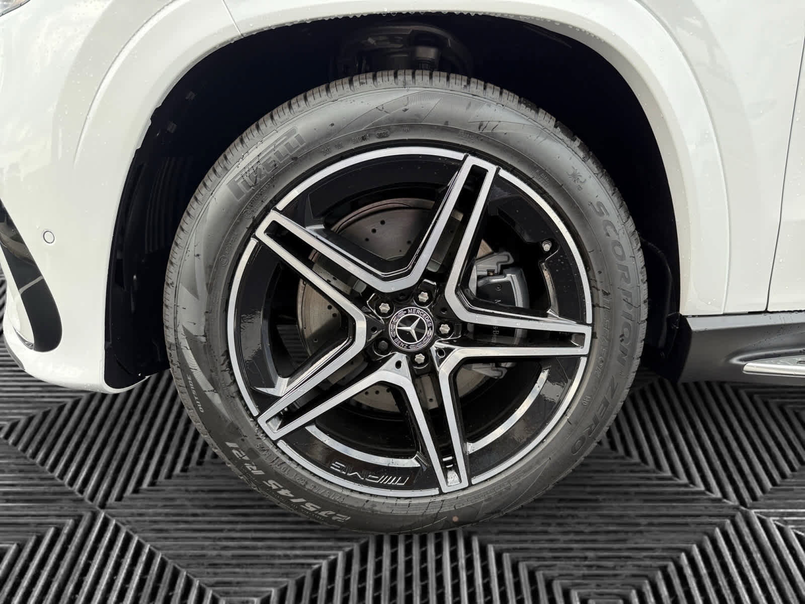 New 2026 Mercedes-Benz GLS 450 4MATIC image 9