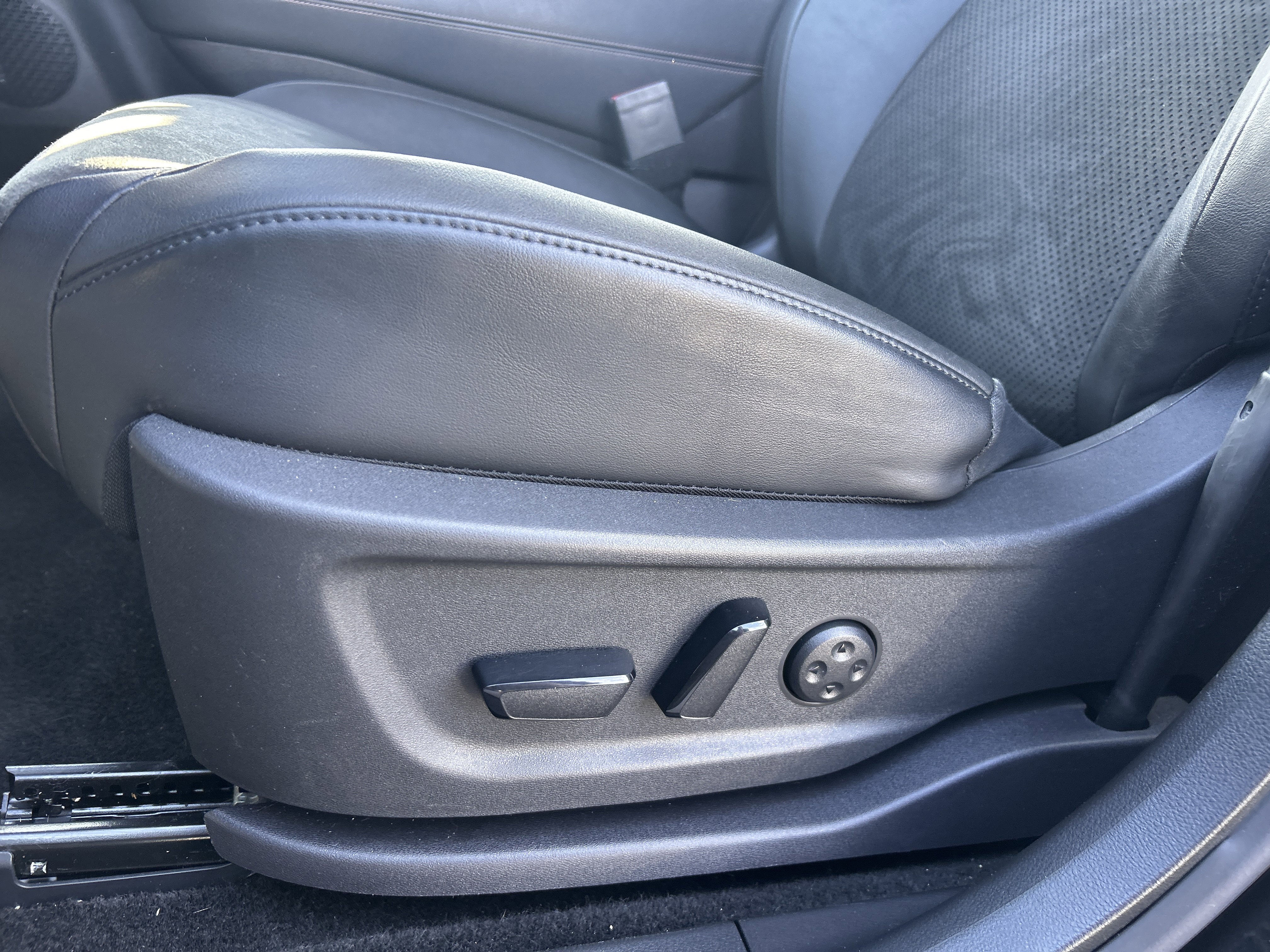 Used 2023 Nissan Ariya FWD image 23