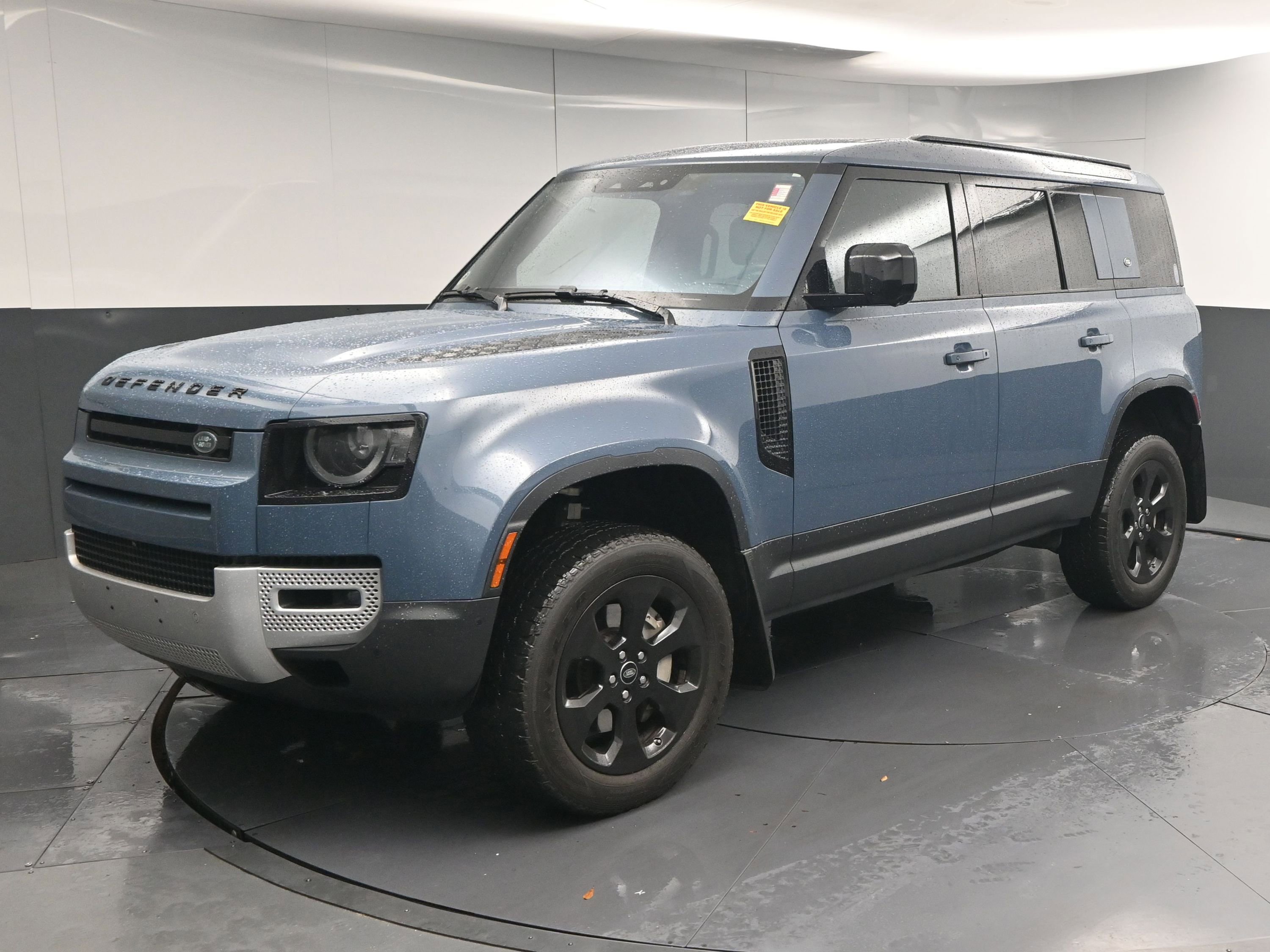 Used 2020 Land Rover Defender 110 HSE image 4