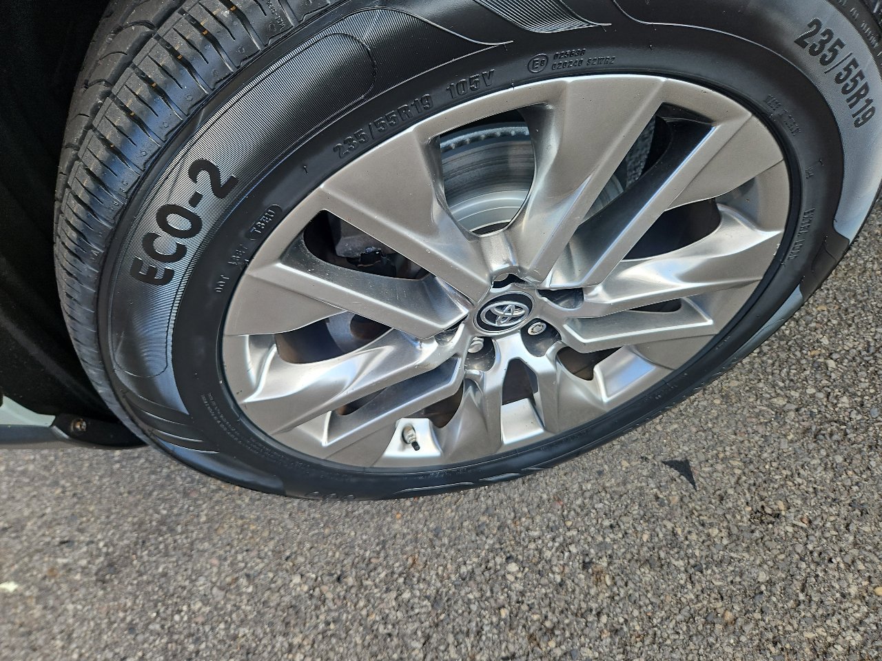 Used 2019 Toyota RAV4 XLE Premium image 10