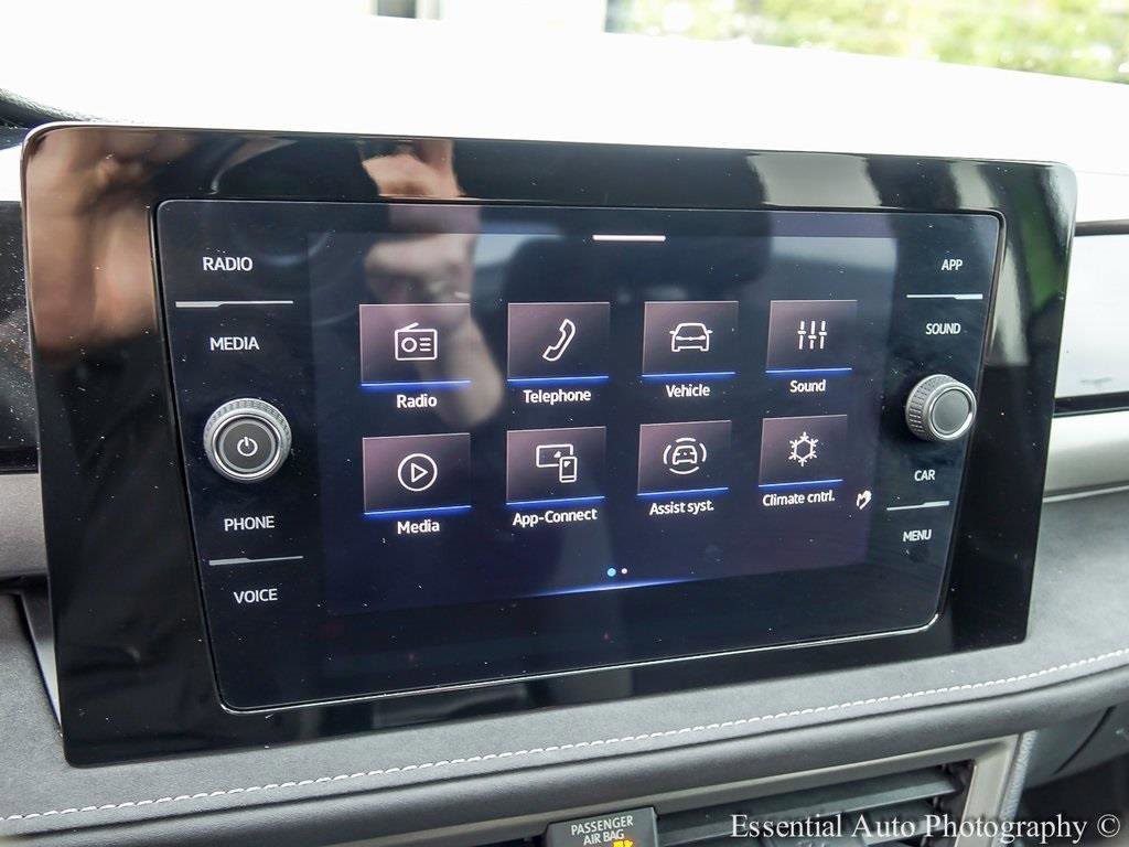 Used 2025 Volkswagen Taos SE image 15