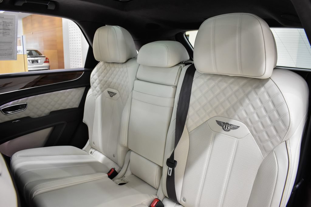 Used 2023 Bentley Bentayga AWD/4WD image 36