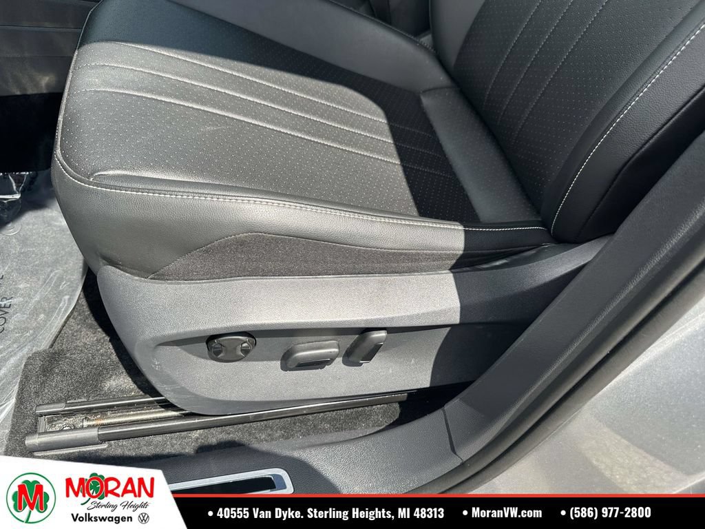 Certified 2023 Volkswagen Tiguan SE R-Line AWD/4WD image 22