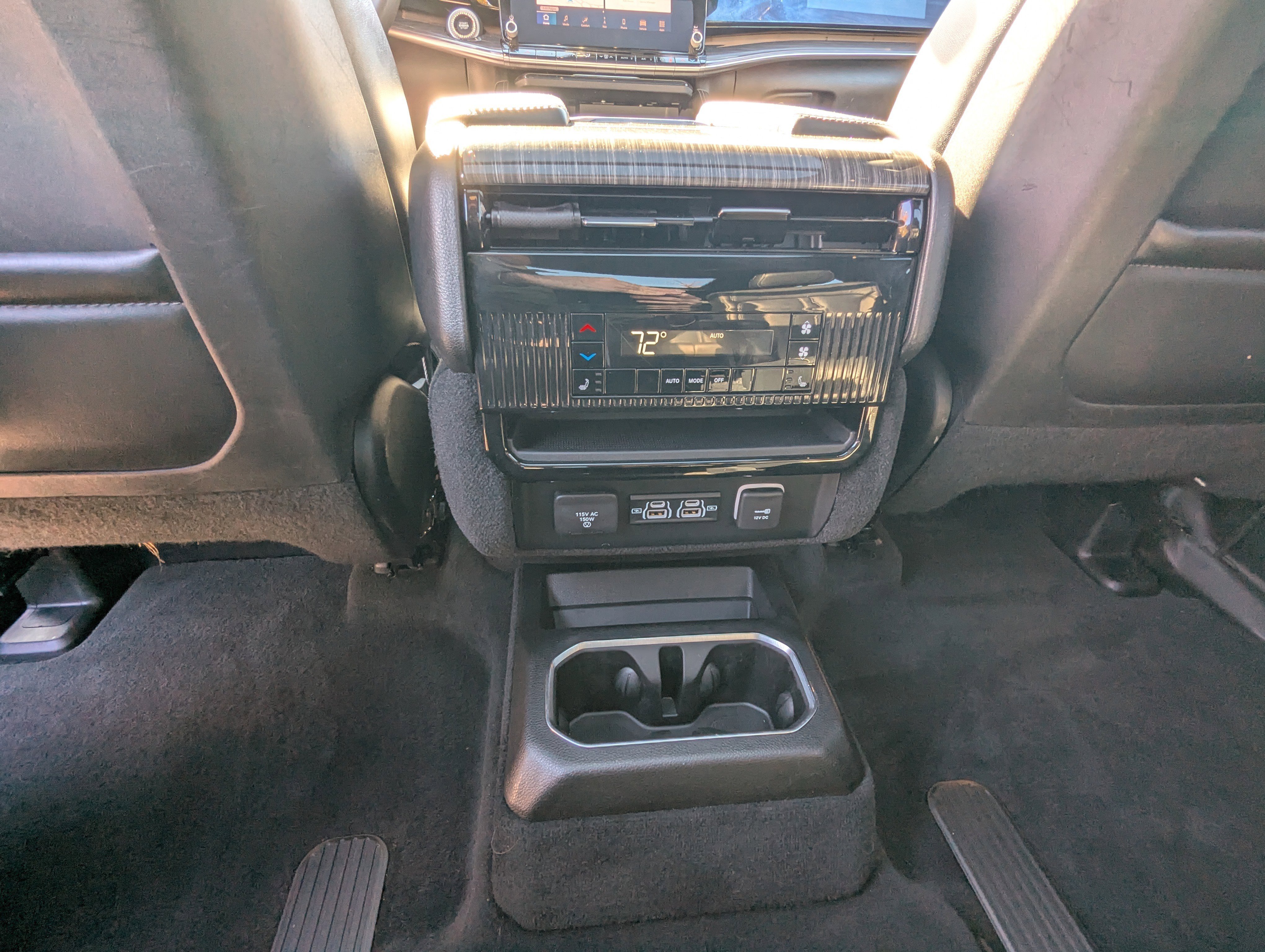 Used 2022 Jeep Wagoneer Series III w/ Premium Group I image 14