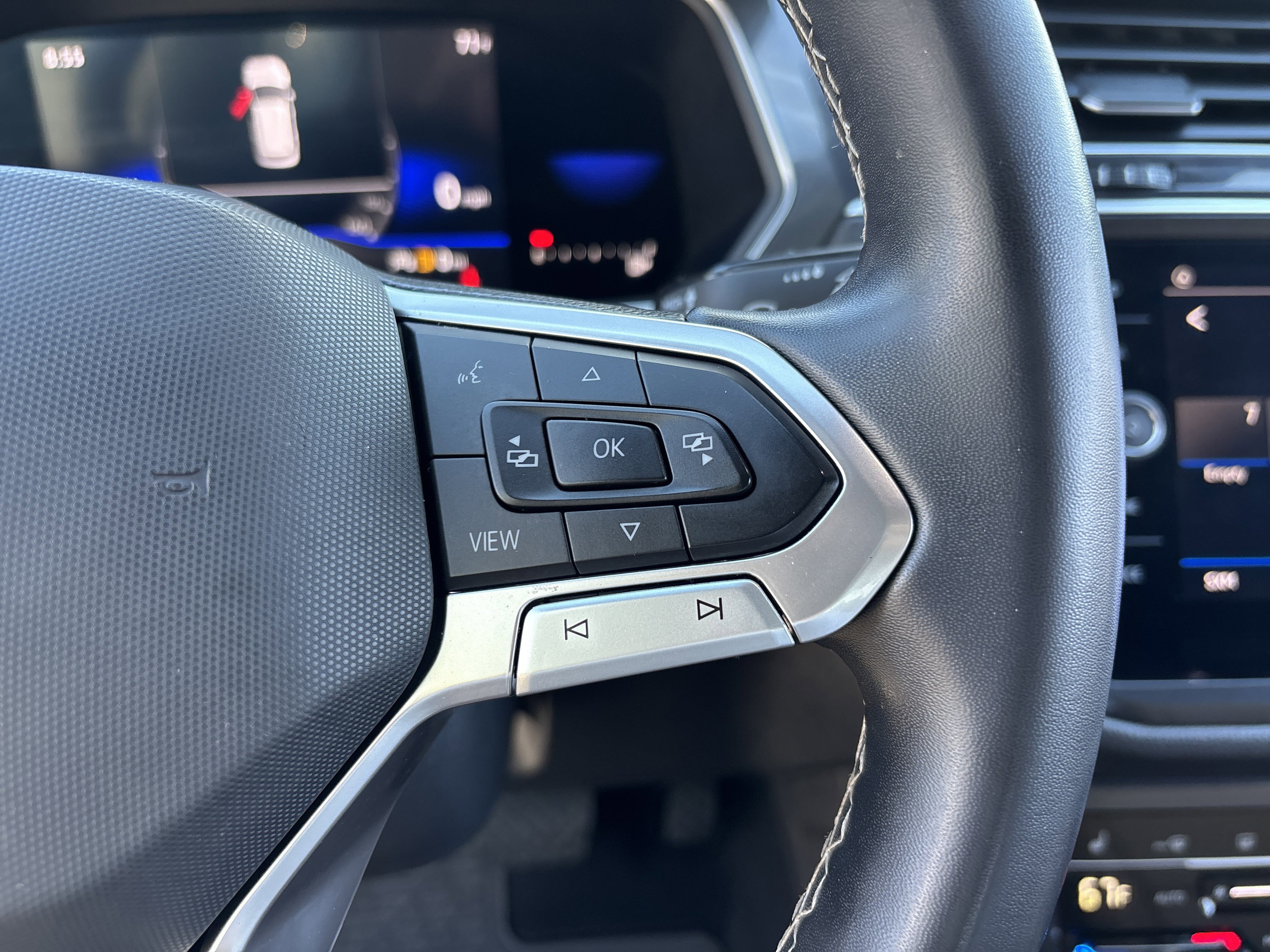 Used 2022 Volkswagen Tiguan SE image 28