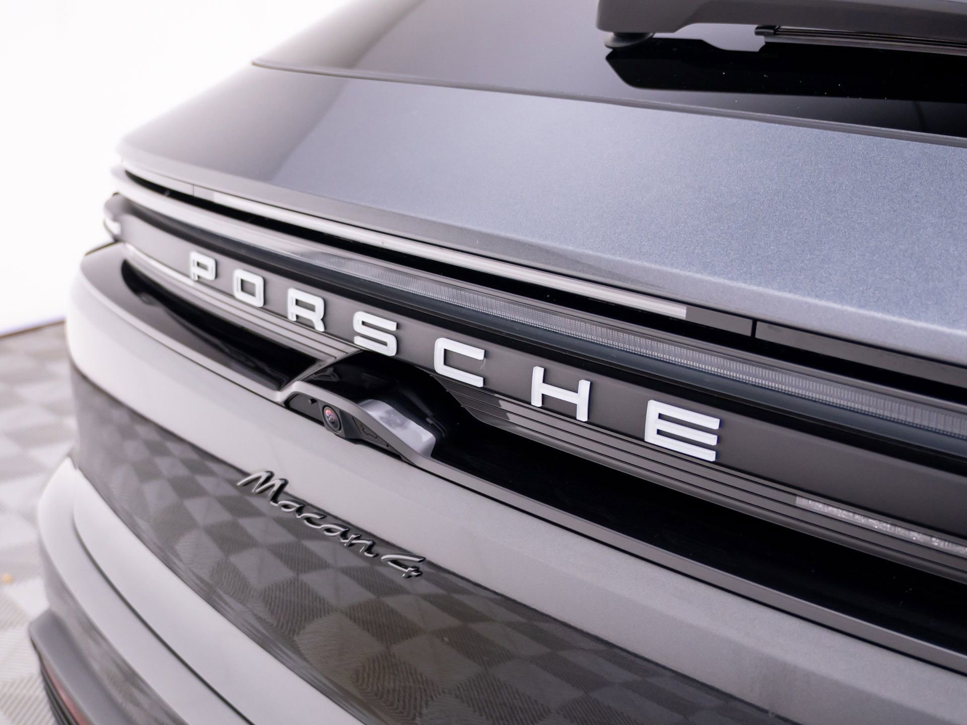 Certified 2024 Porsche Macan 4 Electric image 31