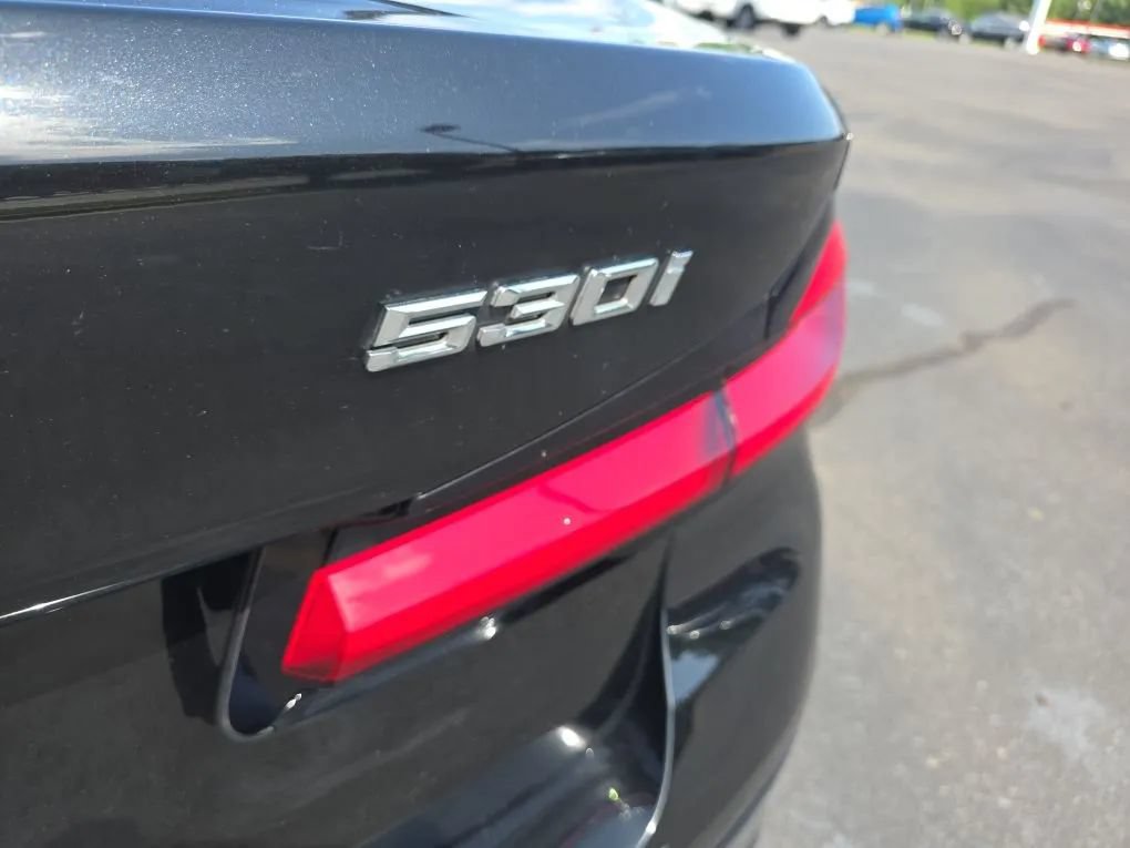 Used 2021 BMW 530i w/ Premium Package RWD image 11