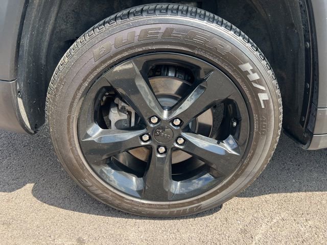 Used 2025 Jeep Grand Cherokee L Altitude AWD/4WD image 39