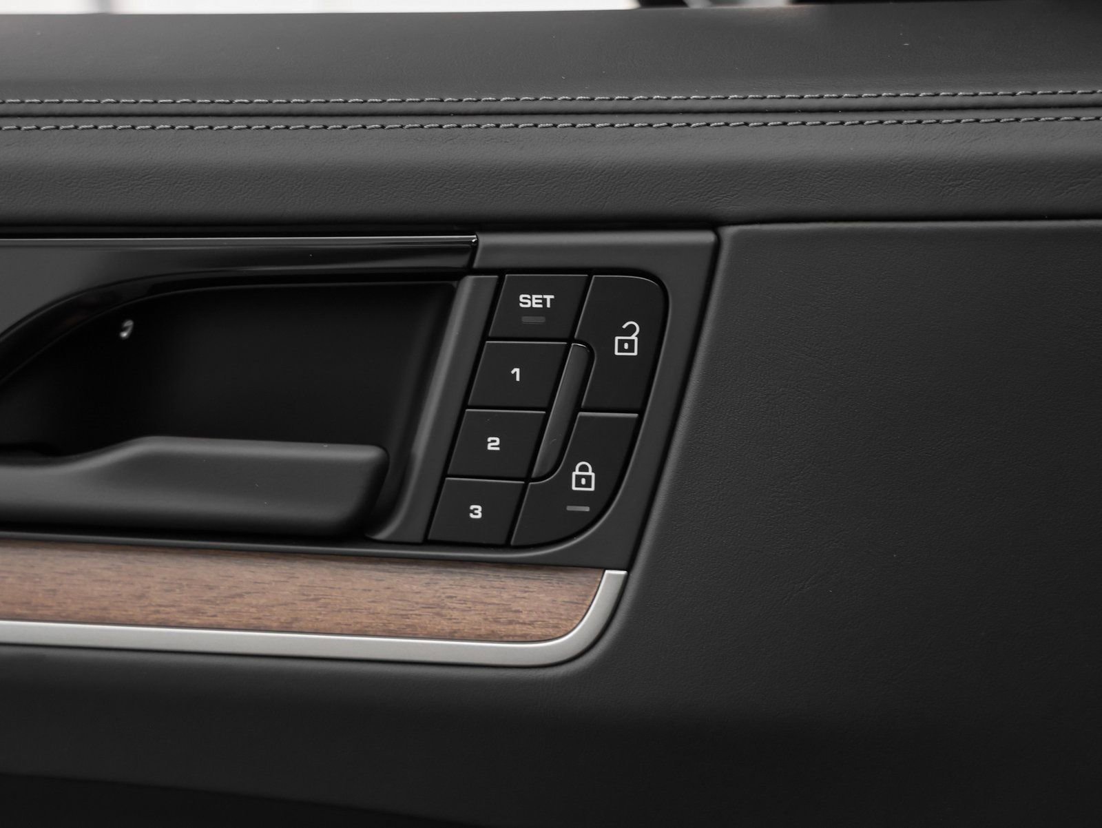 Certified 2025 Porsche Cayenne image 26