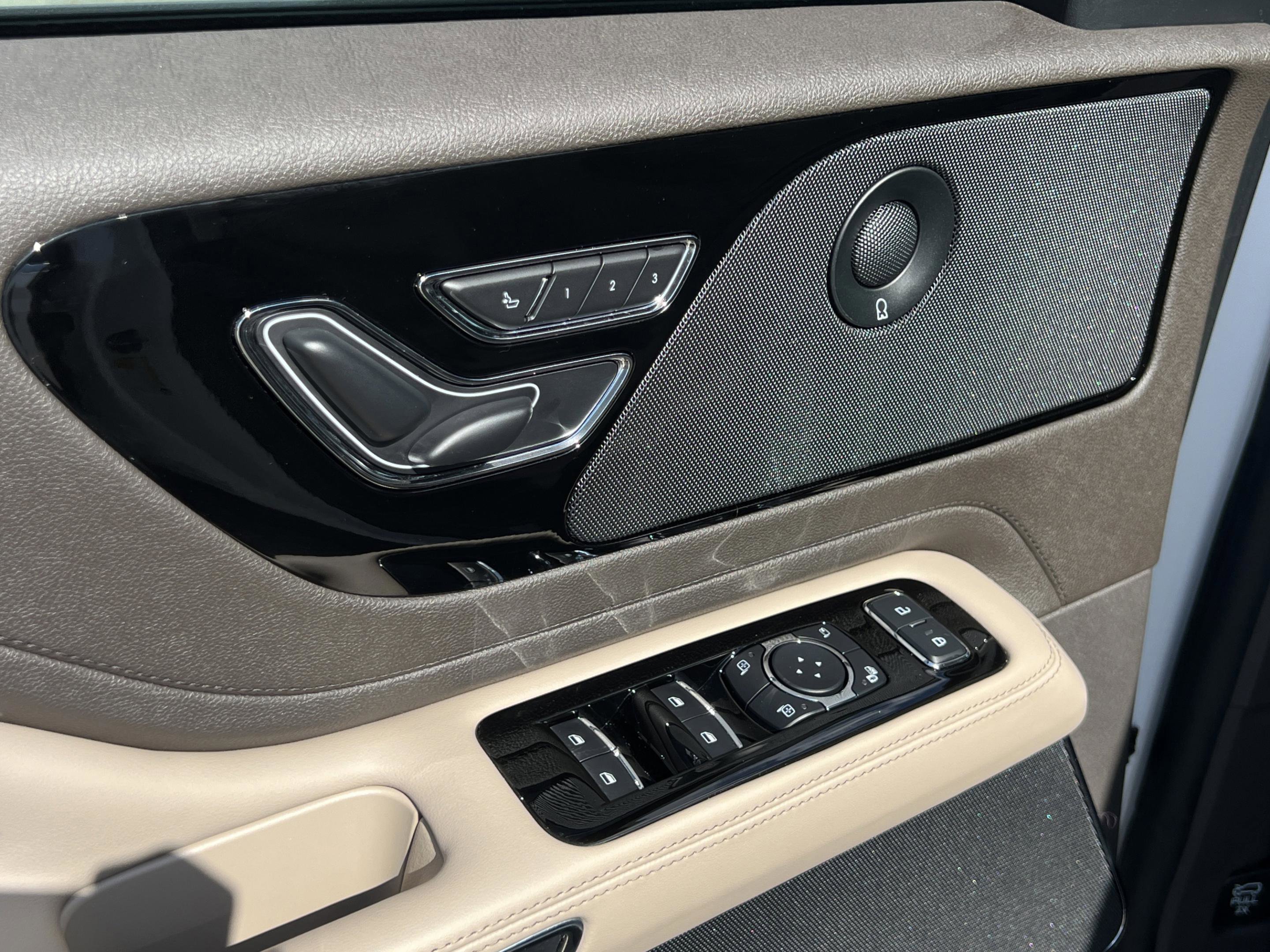 Used 2023 Lincoln Aviator Reserve w/ Equipment Group 201A image 23