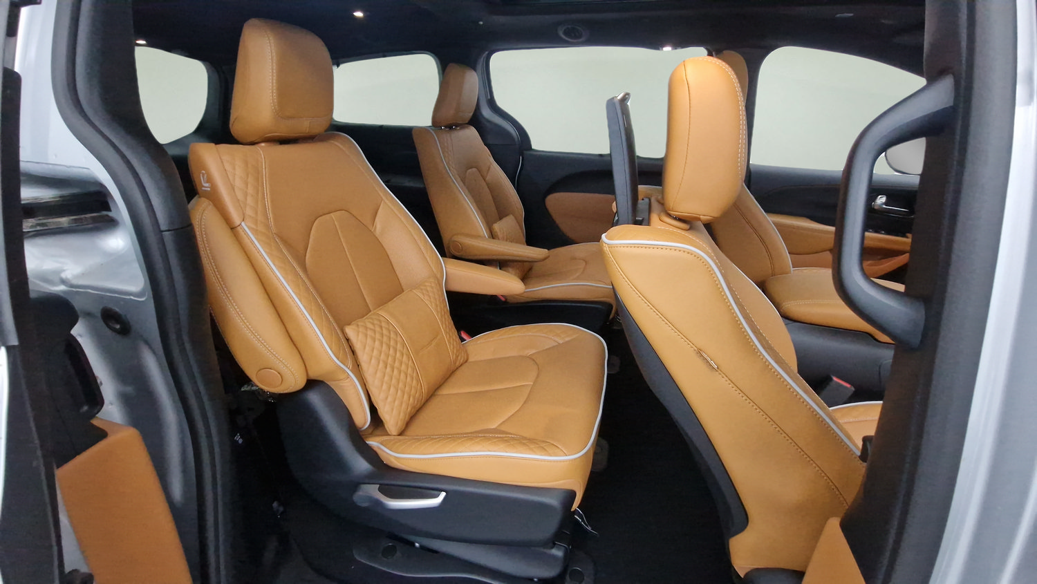 Used 2023 Chrysler Pacifica Pinnacle FWD image 26