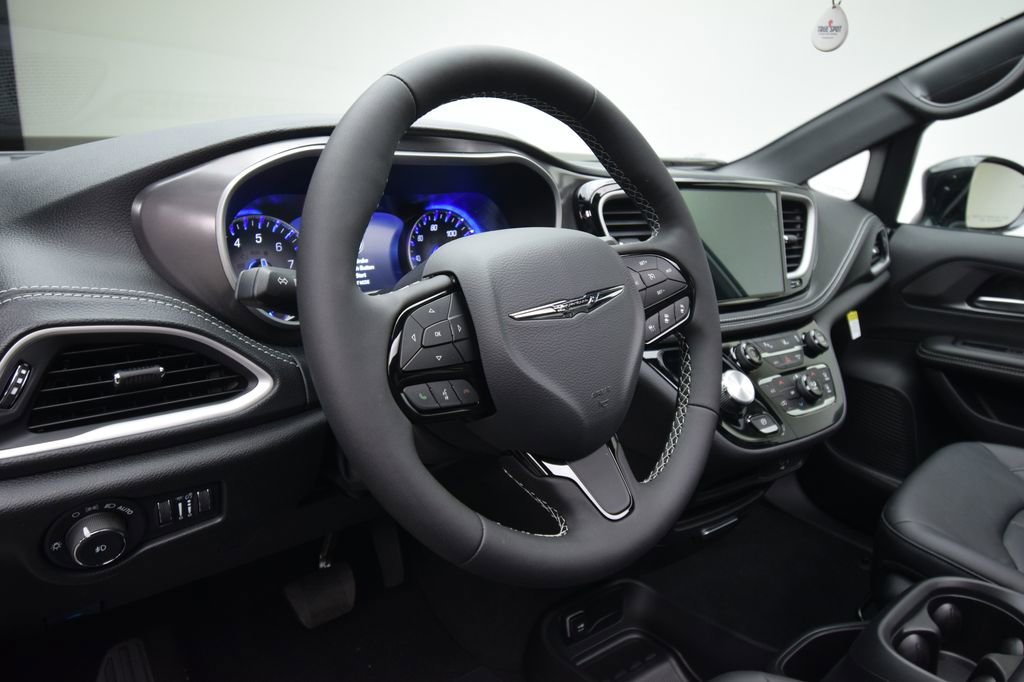 New 2026 Chrysler Pacifica Select w/ S Appearance Package FWD image 30