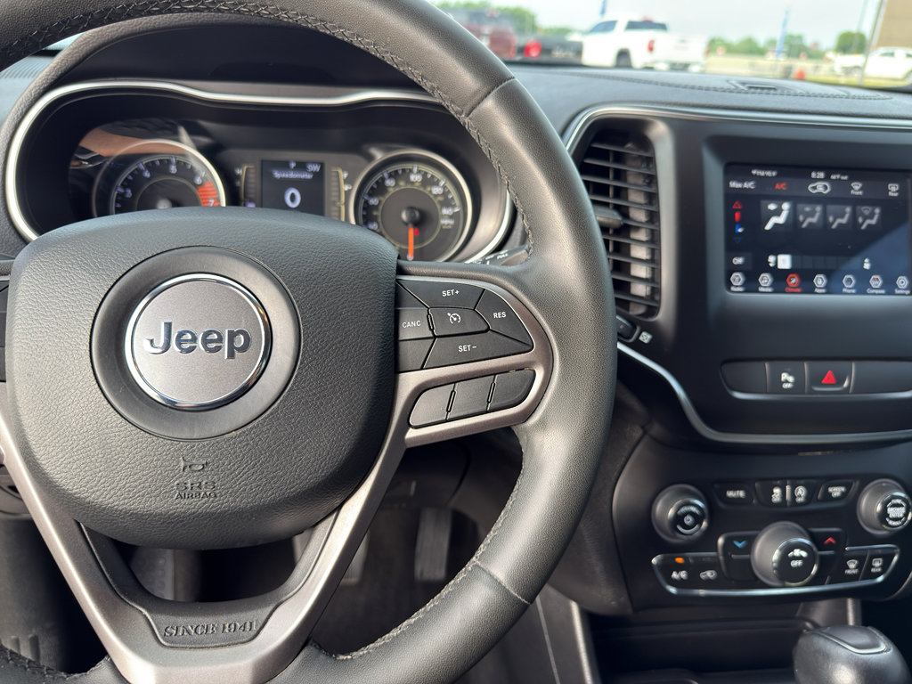 Used 2020 Jeep Cherokee Latitude Plus image 14