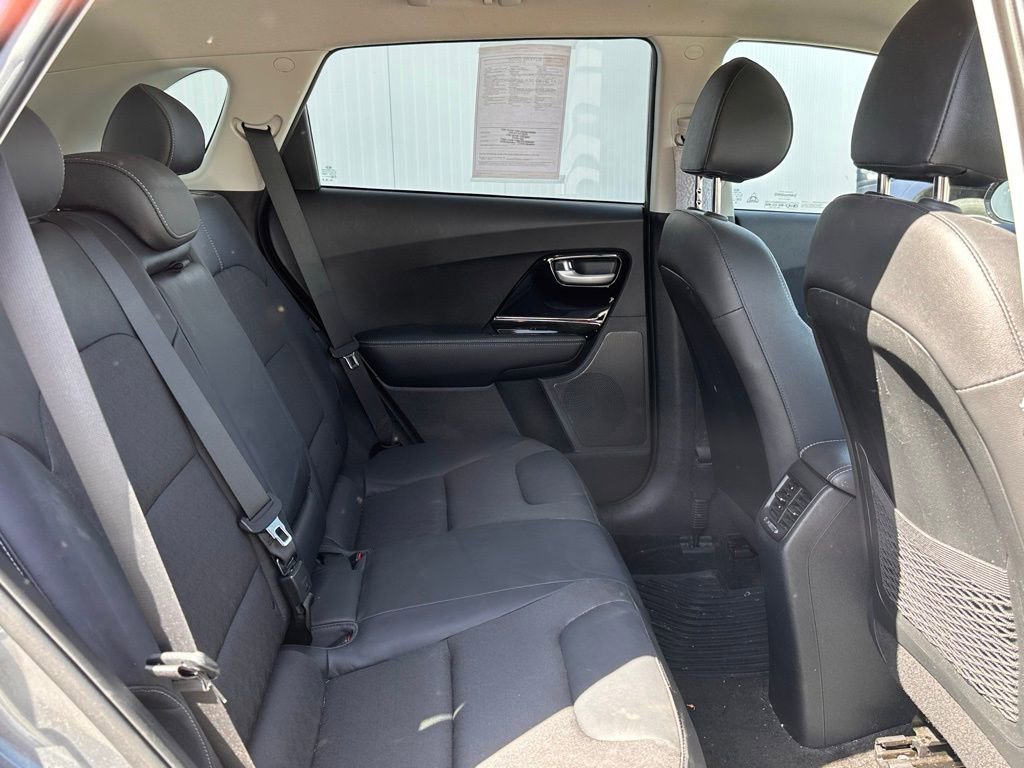 Used 2018 Kia Niro EX image 17
