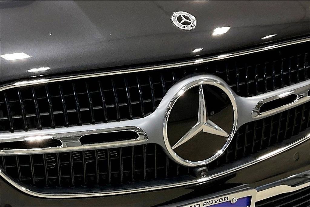 Used 2025 Mercedes-Benz GLC 300 4MATIC image 33