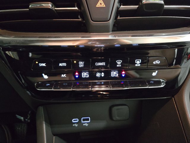 Used 2024 Buick Encore GX Avenir w/ Avenir Technology Package image 24