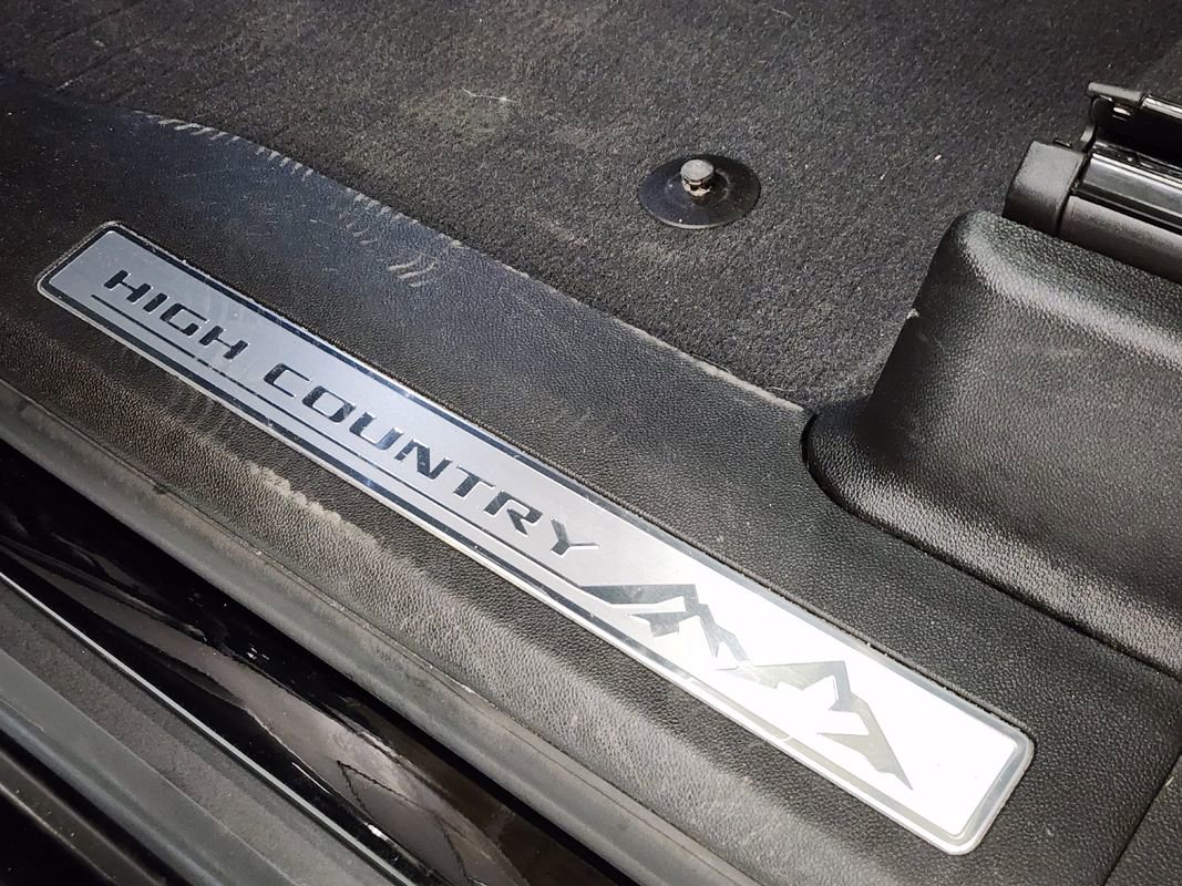 Used 2023 Chevrolet Suburban High Country image 29