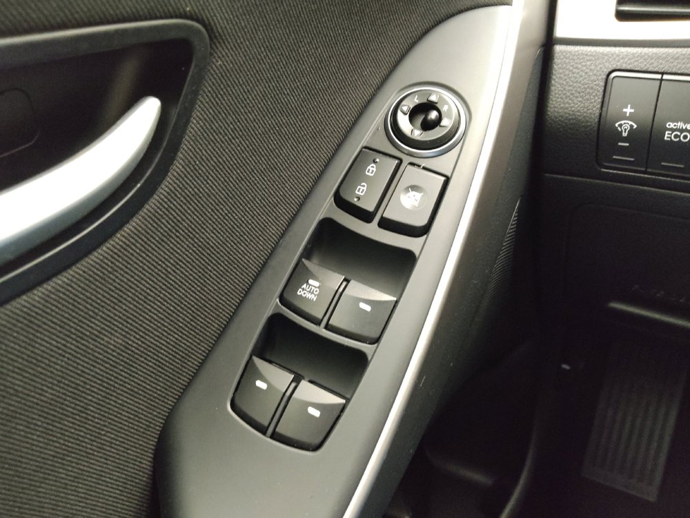 Used 2017 Hyundai Elantra GT image 27